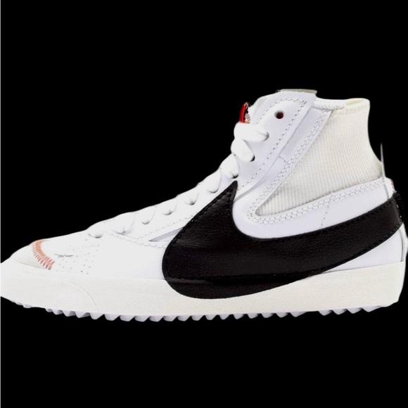 Nike Menβs White Blazer Mid 77 Sneakers - Picture 1 of 16